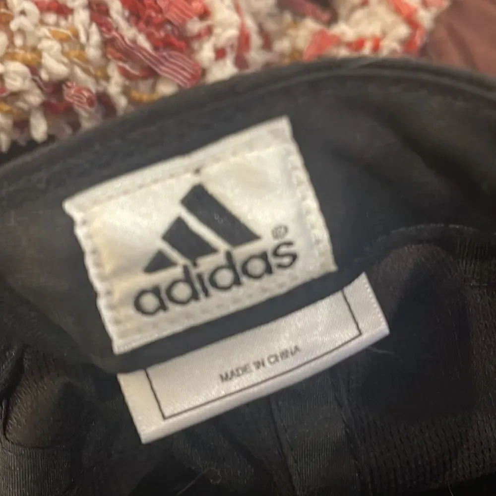 Ladies Adidas baseball cap black with light pink logo